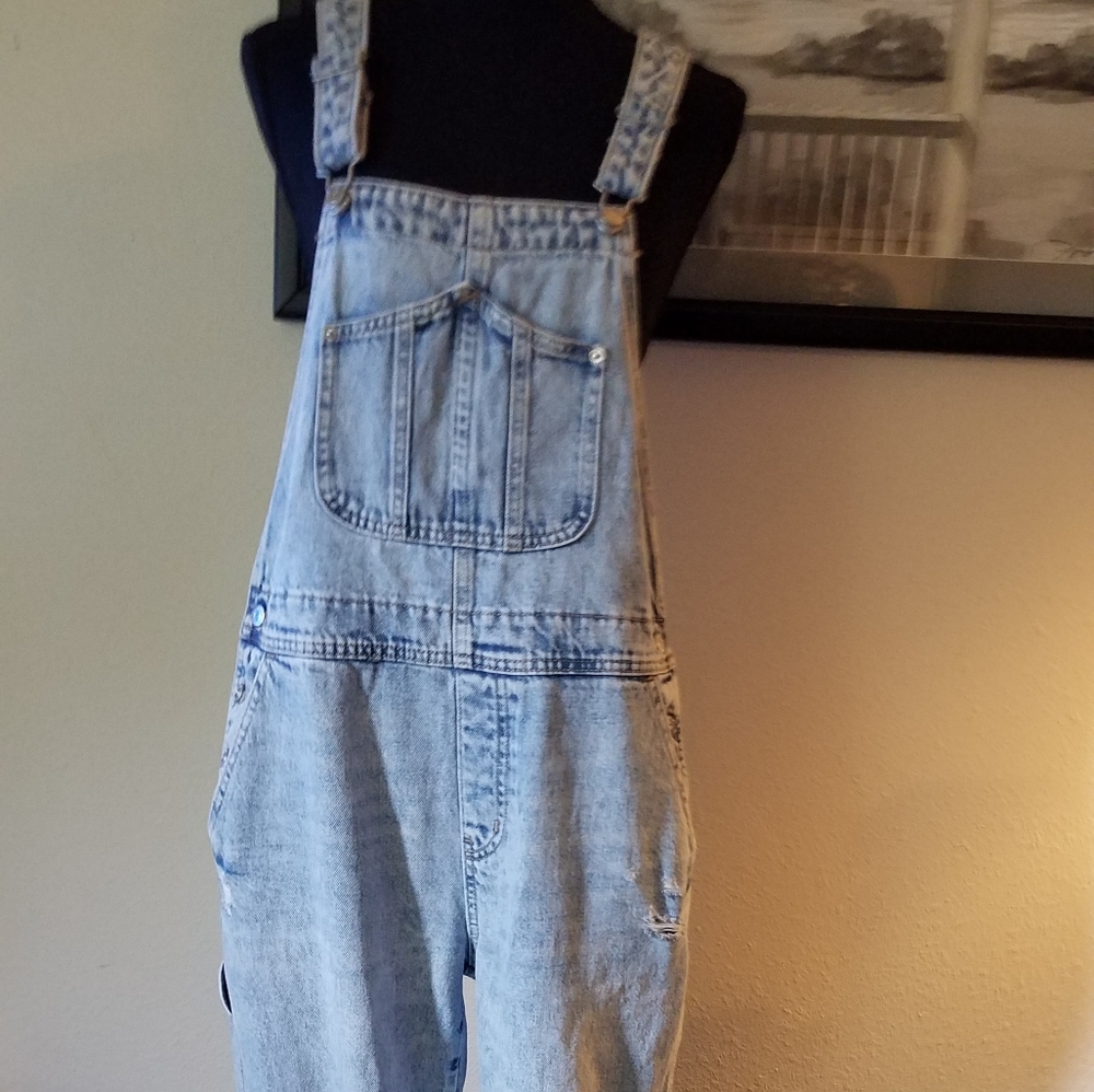 New never worn  Old Navy Distressed Bibs sz. 8